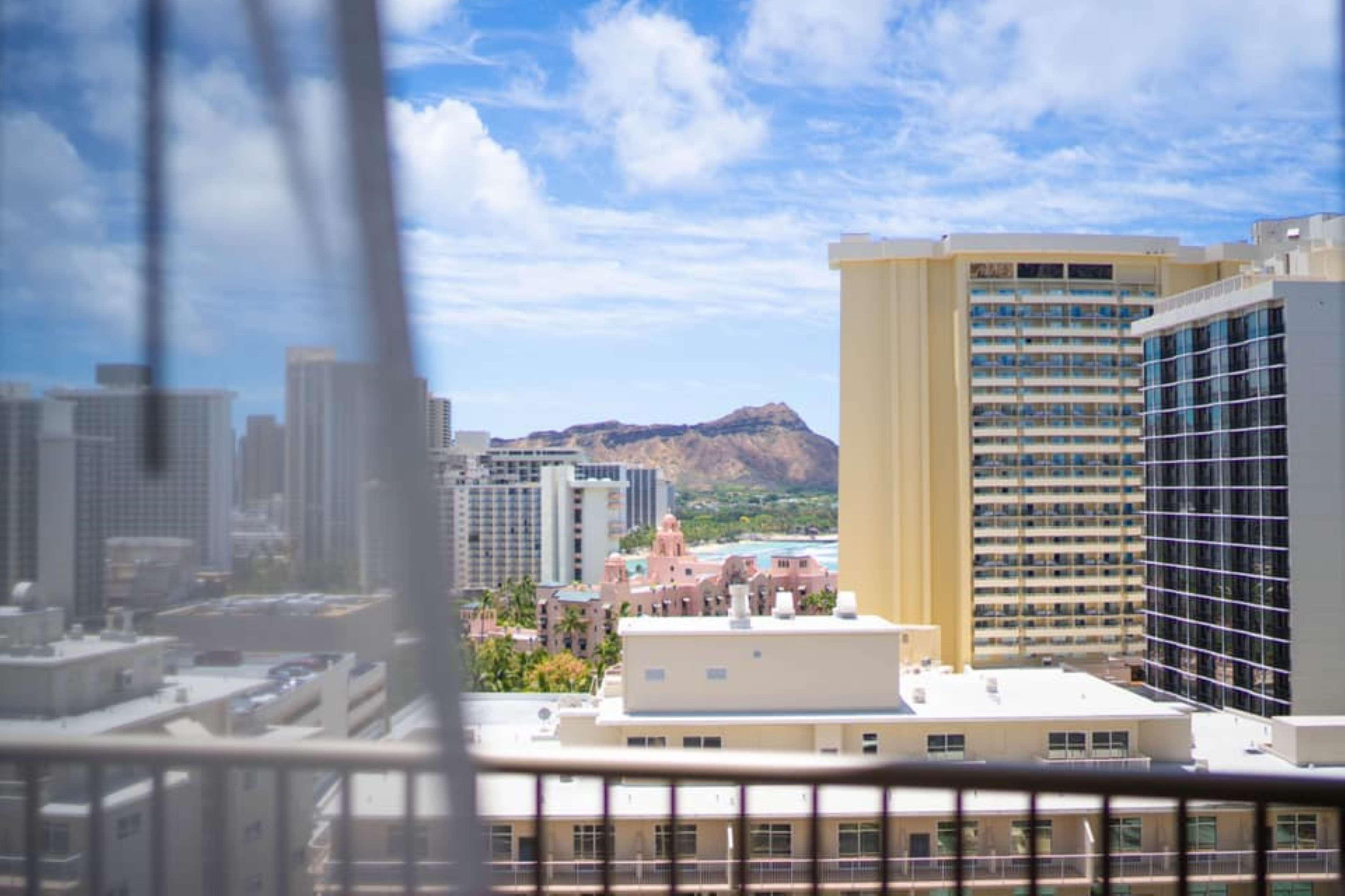 Embassy Suites By Hilton Waikiki Beach Walk Honolulu Kültér fotó