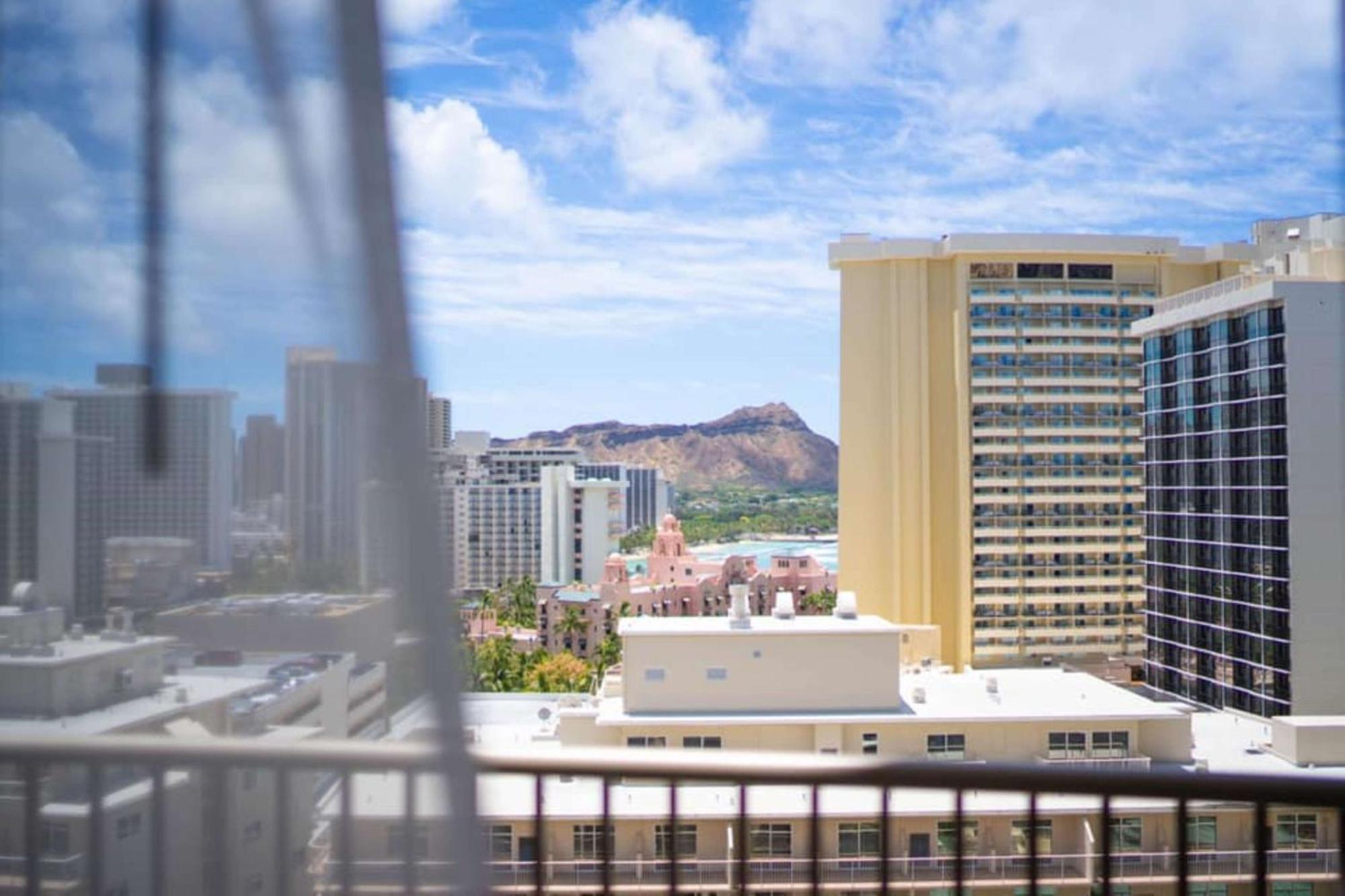 Embassy Suites By Hilton Waikiki Beach Walk Honolulu Kültér fotó