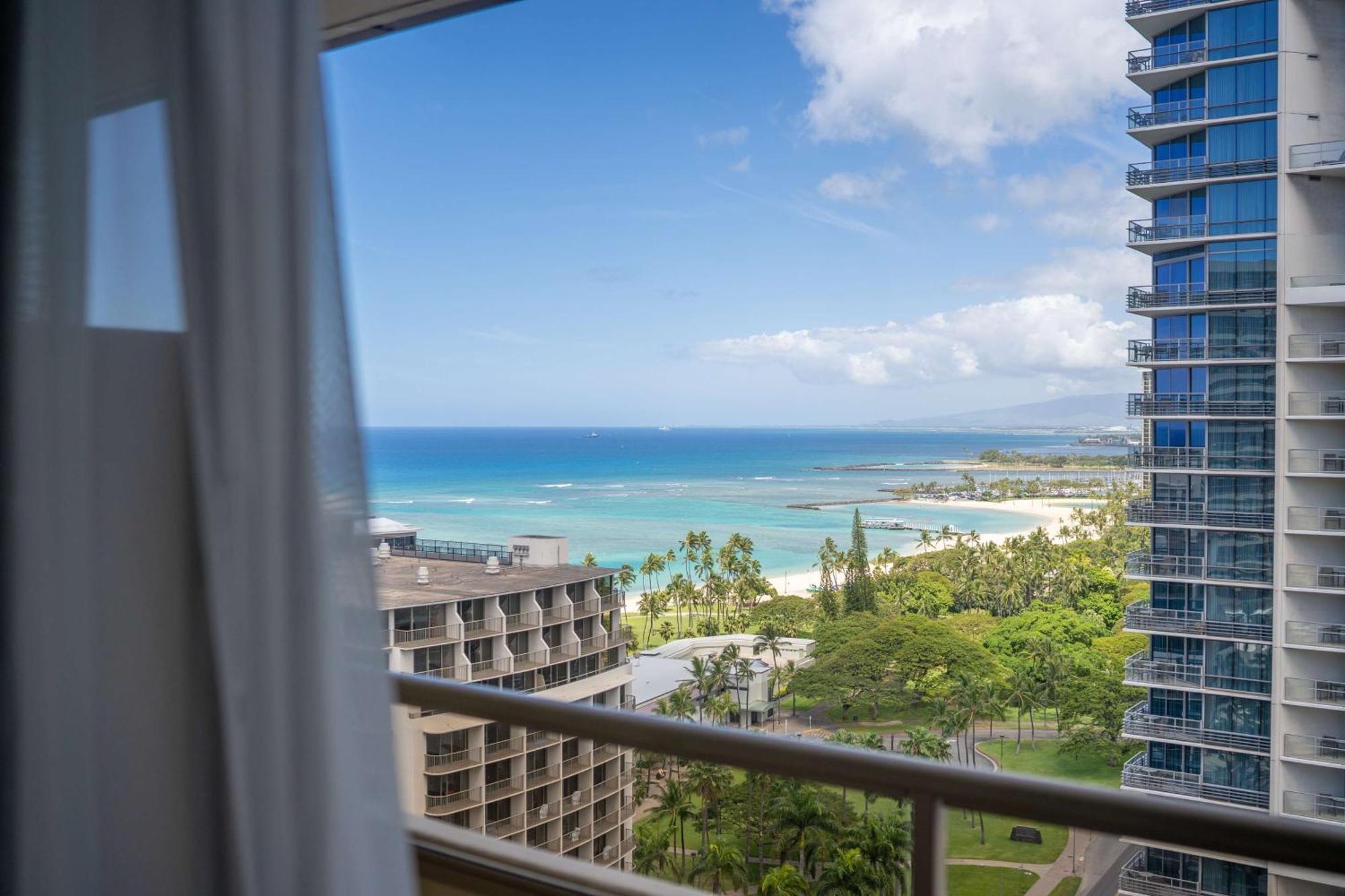 Embassy Suites By Hilton Waikiki Beach Walk Honolulu Kültér fotó